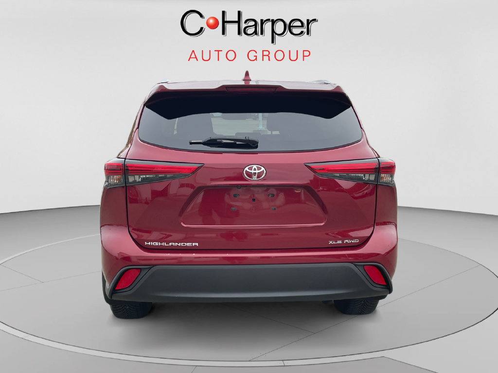 Used 2021 Toyota Highlander XLE AWD/4WD image 4