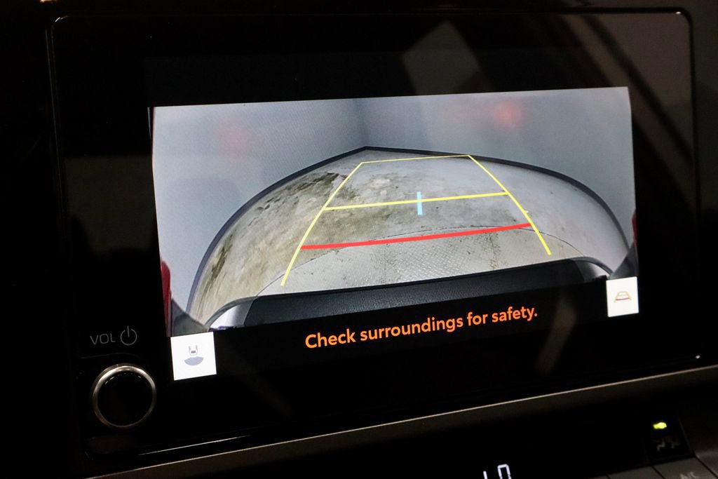 Used 2025 Toyota Camry SE AWD/4WD image 9