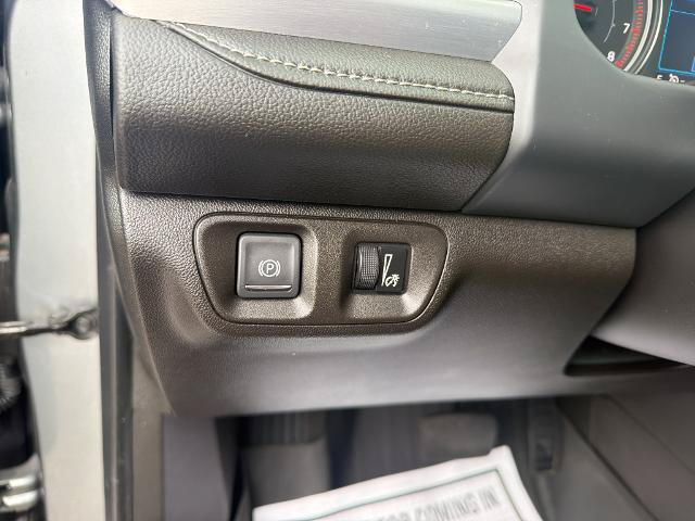 Used 2023 GMC Acadia SLE w/ Driver Convenience Package FWD image 17