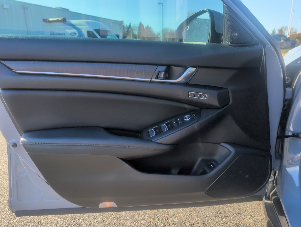 Used 2022 Honda Accord Touring image 16
