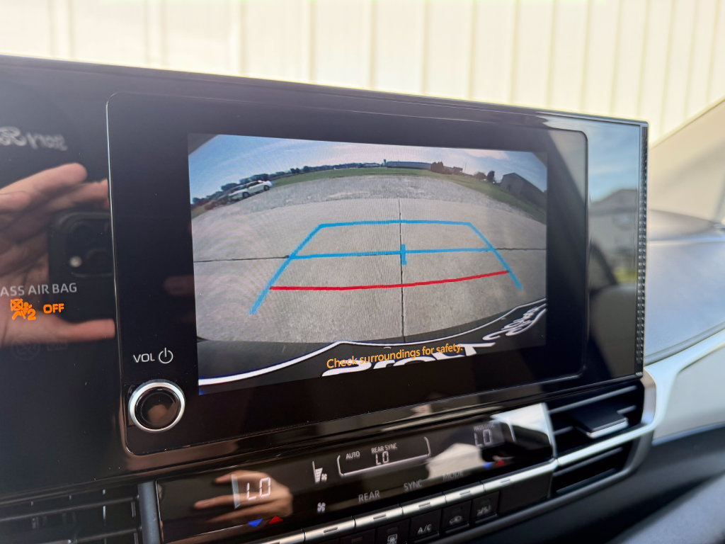Used 2025 Toyota Sienna LE FWD image 28