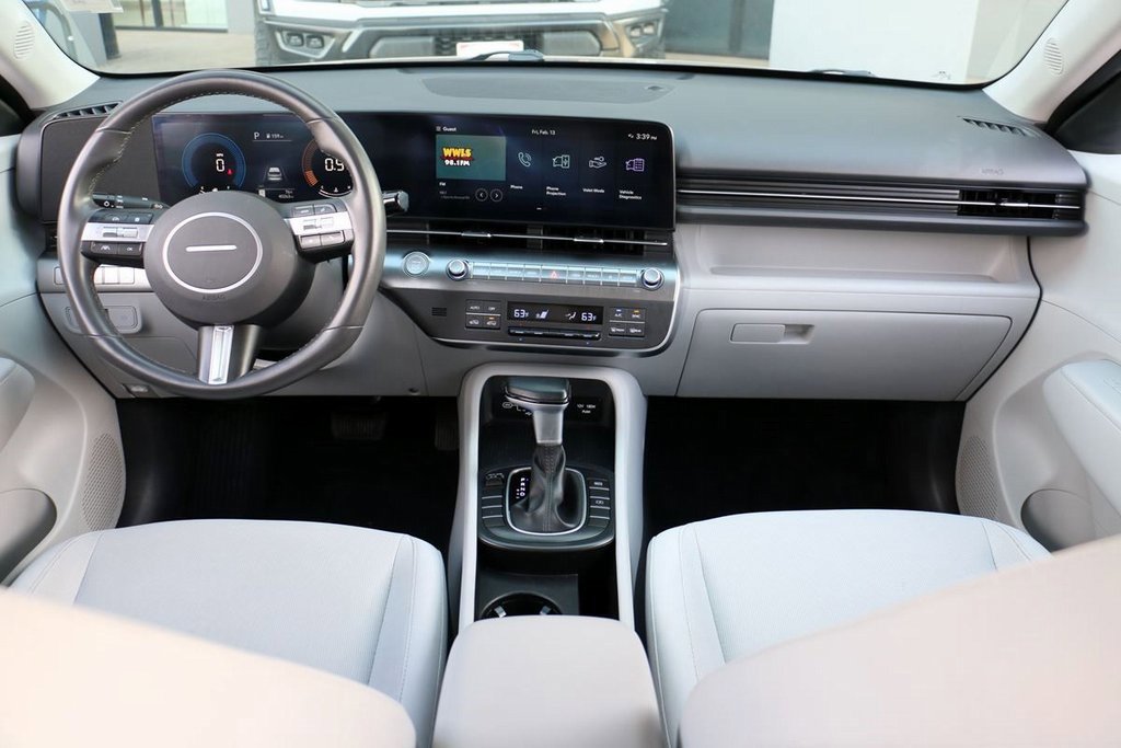 Used 2025 Hyundai Kona SEL image 24