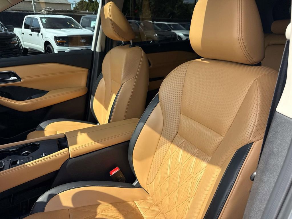 Used 2023 Nissan Rogue Platinum w/ Platinum Premium Package image 26