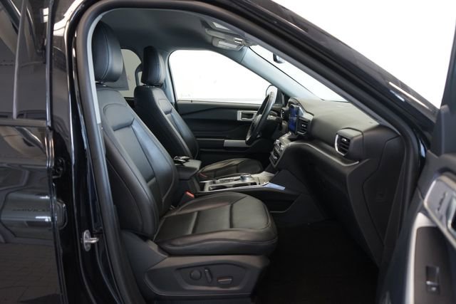 Certified 2023 Ford Explorer XLT w/ Equipment Group 202A image 33