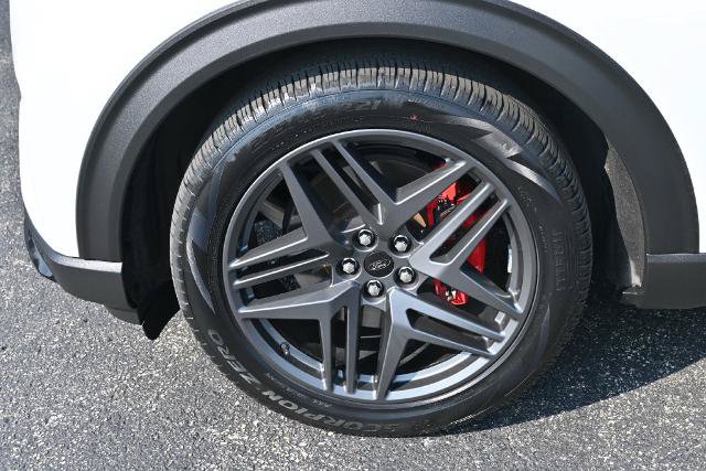 Certified 2025 Ford Explorer ST AWD/4WD image 16