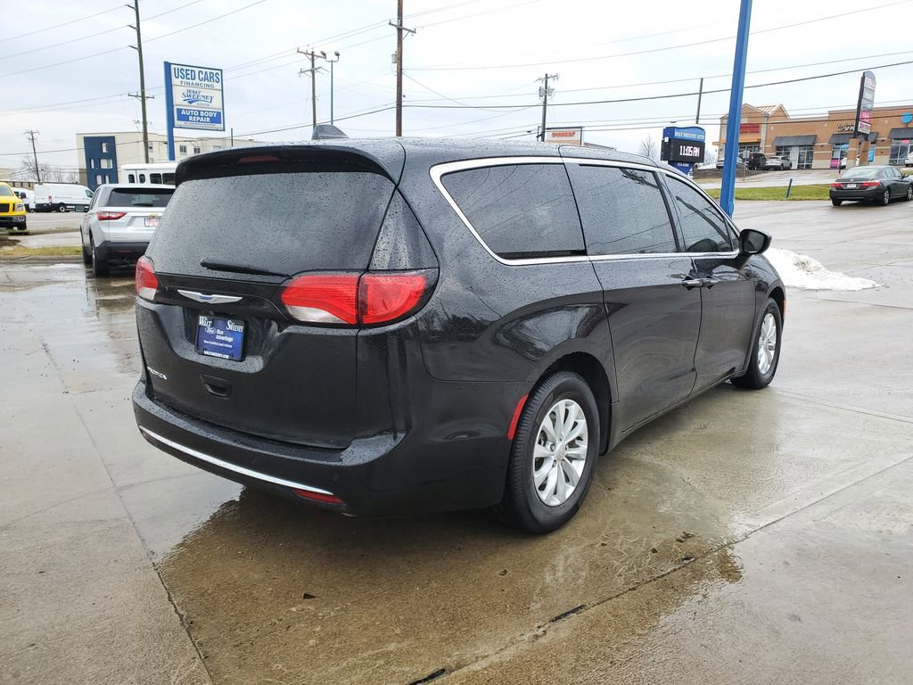 Used 2018 Chrysler Pacifica Touring Plus image 4