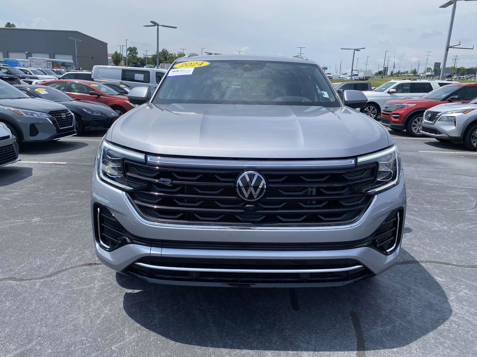 Used 2024 Volkswagen Atlas Cross Sport SEL Premium R-Line AWD/4WD image 2
