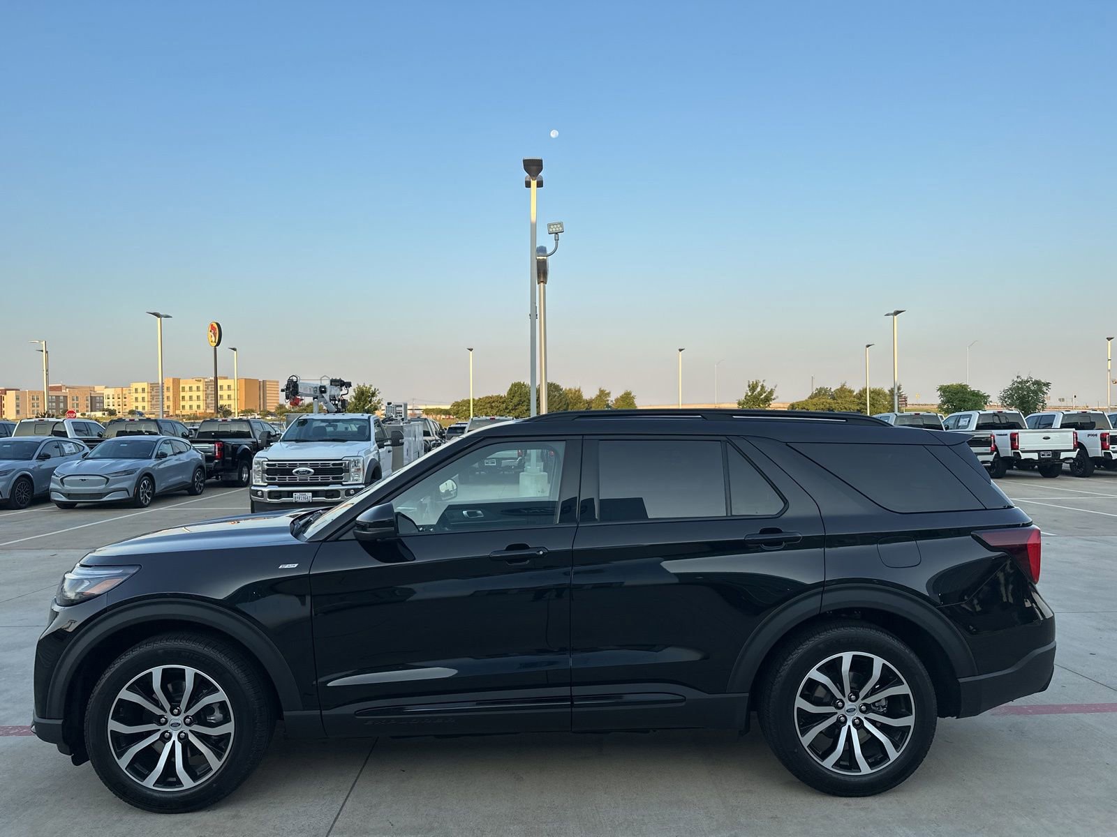 Certified 2025 Ford Explorer ST-Line image 4