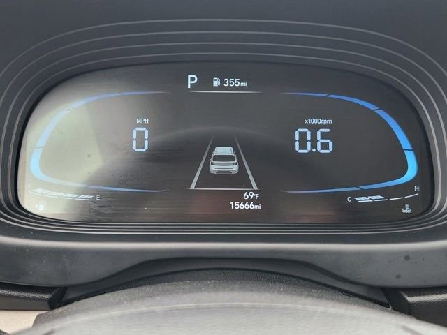 Used 2025 Hyundai Venue SEL FWD image 13