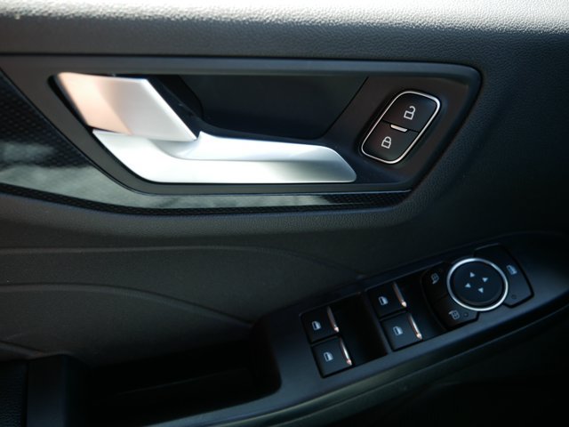 Certified 2025 Ford Escape ST-Line AWD/4WD image 18