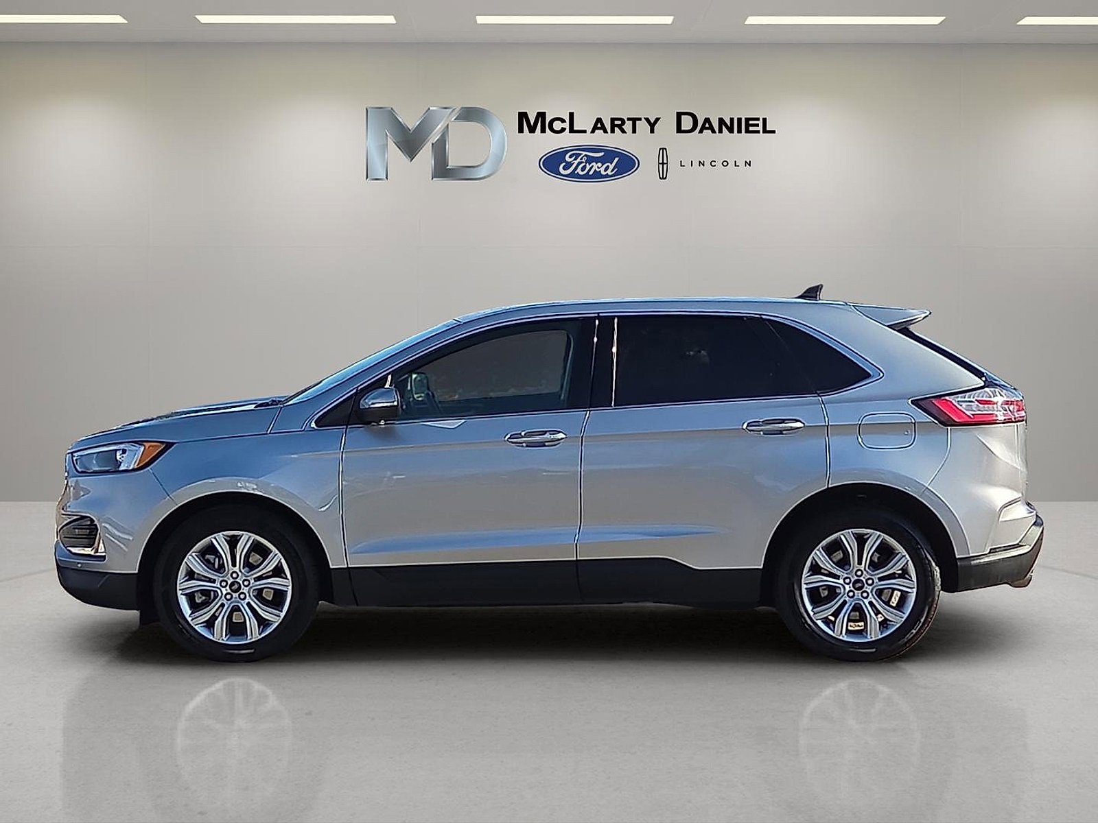 Certified 2023 Ford Edge Titanium image 3