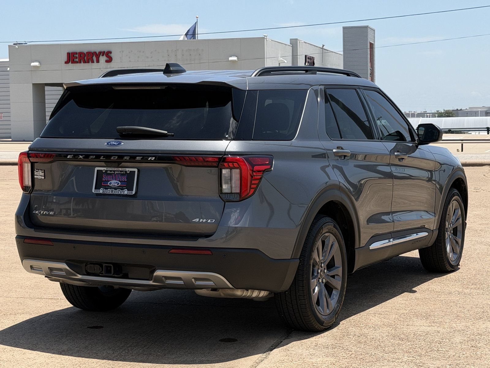 Certified 2025 Ford Explorer Active w/ Active Comfort Package AWD/4WD image 4