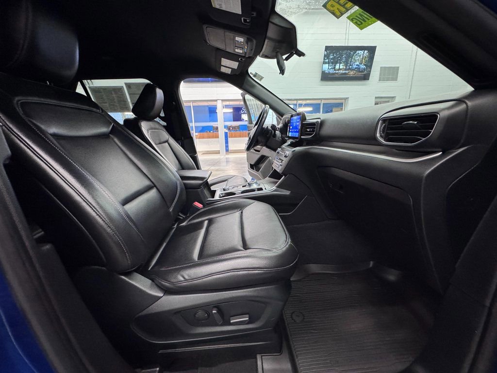 Certified 2020 Ford Explorer XLT w/ Equipment Group 202A image 31