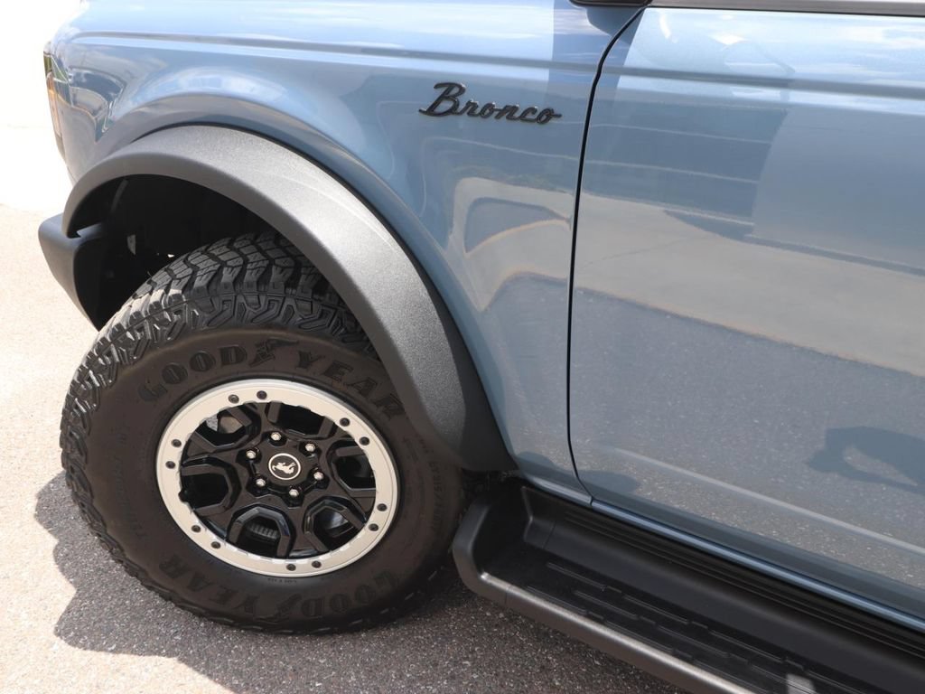 Certified 2025 Ford Bronco Outer Banks w/ Sasquatch Package AWD/4WD image 3