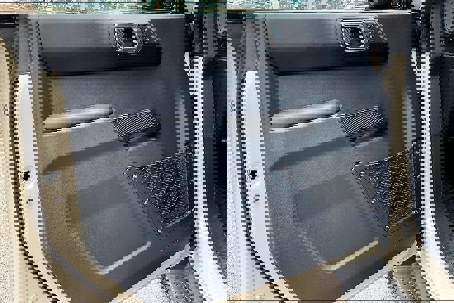 Certified 2025 Ford Bronco Outer Banks w/ Black Appearance Package image 23