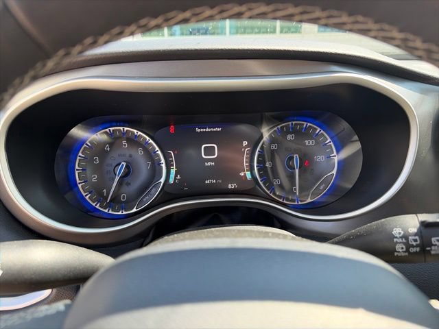 Used 2024 Chrysler Pacifica Touring-L FWD image 7