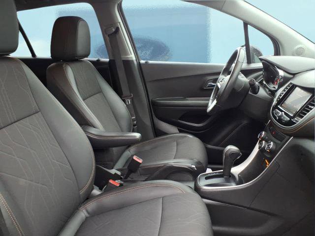 Used 2022 Chevrolet Trax LT w/ LT Convenience Package image 11