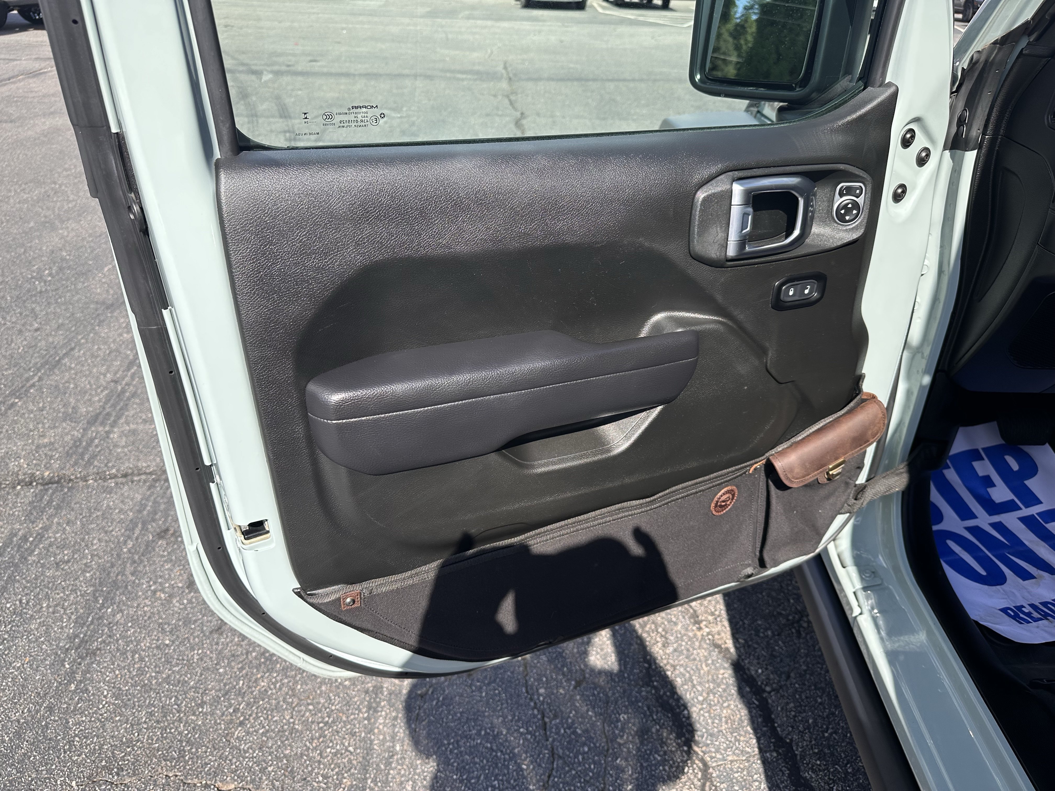 Used 2024 Jeep Wrangler Unlimited Rubicon w/ Convenience Group AWD/4WD image 9