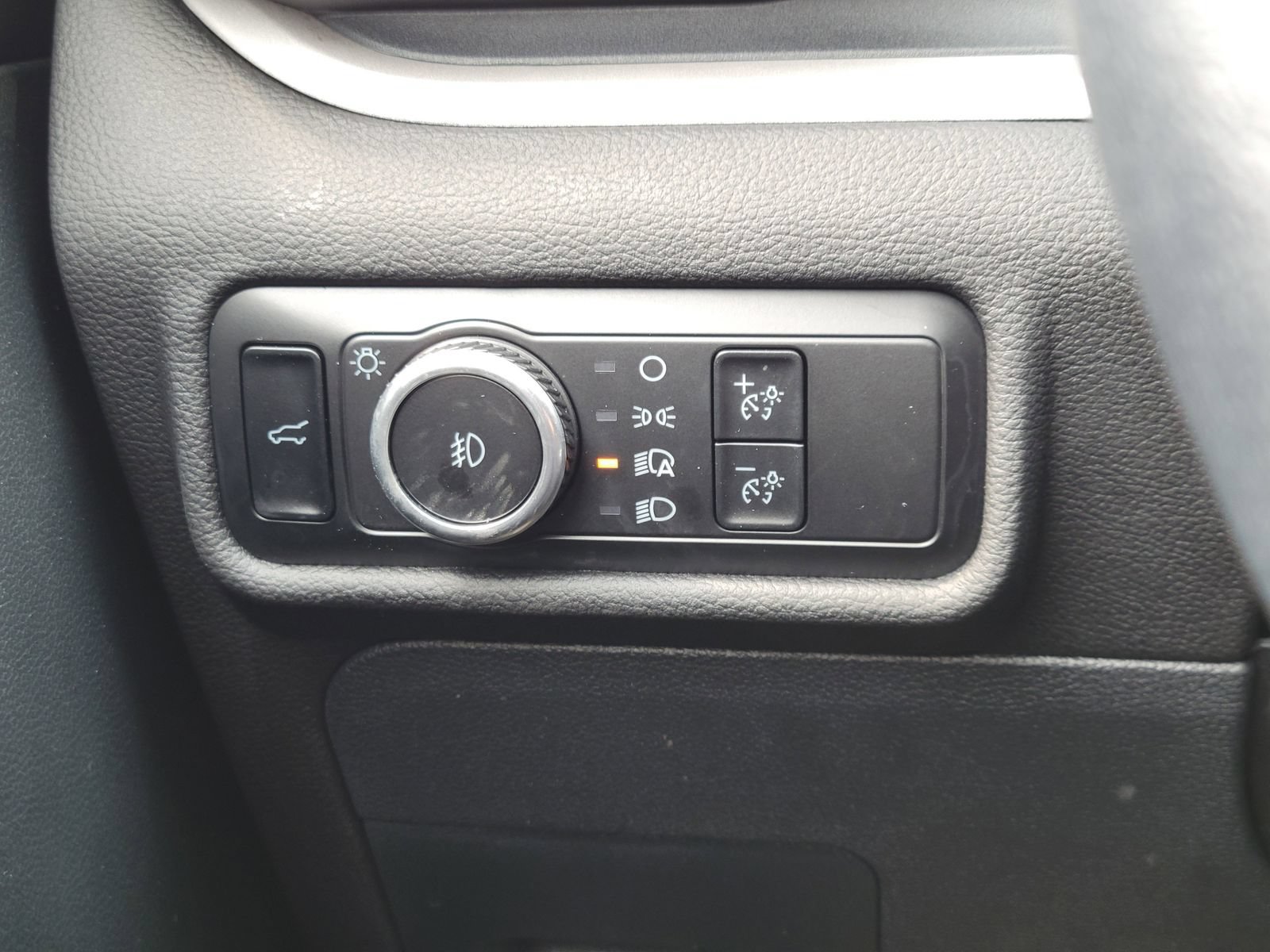 Certified 2023 Ford Explorer XLT w/ Equipment Group 202A AWD/4WD image 13