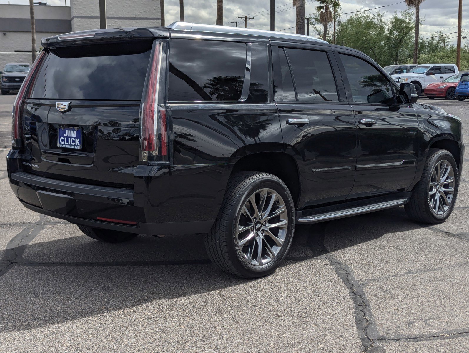 Used 2020 Cadillac Escalade Luxury w/ Escalade Sport Edition AWD/4WD image 2