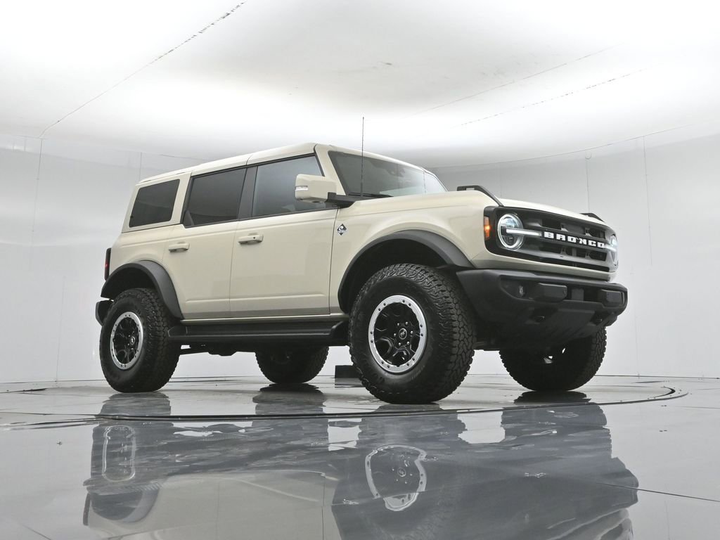 Certified 2025 Ford Bronco Outer Banks w/ Sasquatch Package AWD/4WD image 4