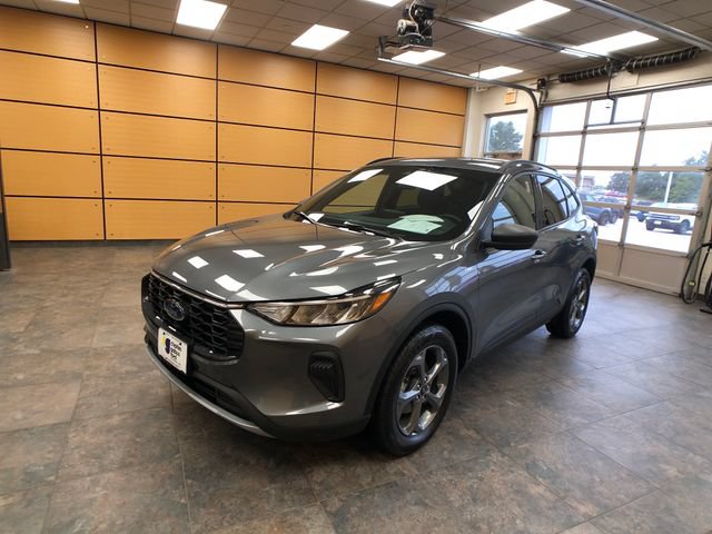 Certified 2025 Ford Escape ST-Line AWD/4WD image 3
