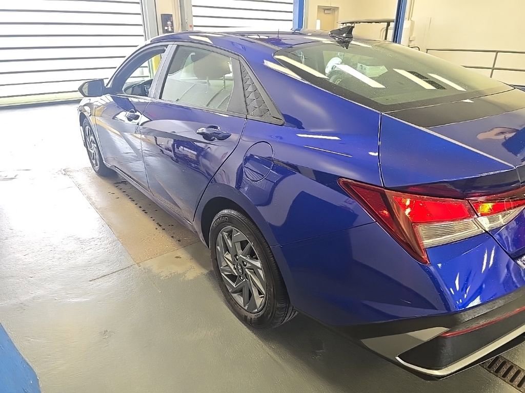 Used 2024 Hyundai Elantra SEL FWD image 2