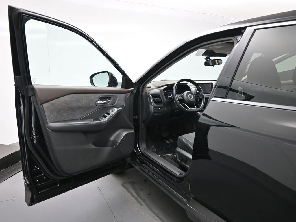 Used 2021 Nissan Rogue SV image 36