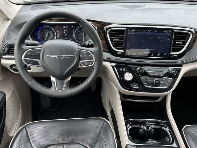 Used 2023 Chrysler Pacifica Limited FWD image 9