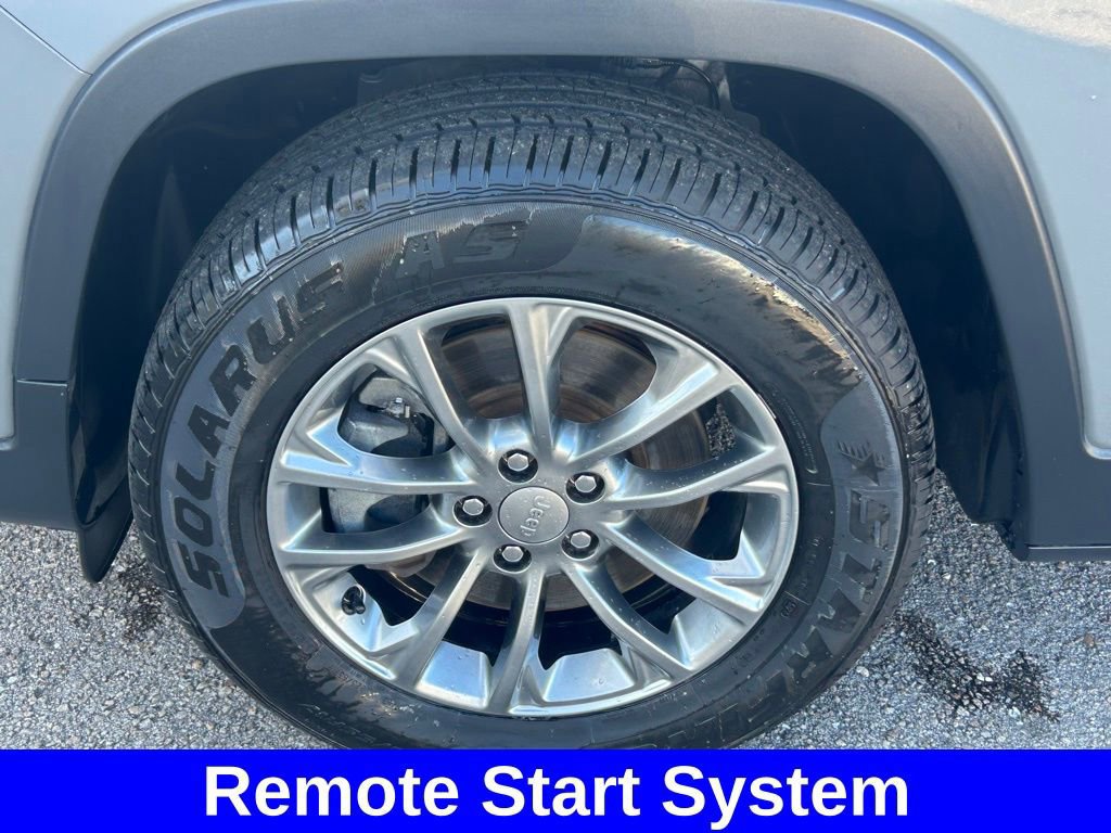 Used 2020 Jeep Cherokee Latitude Plus w/ Comfort/Convenience Group AWD/4WD image 18