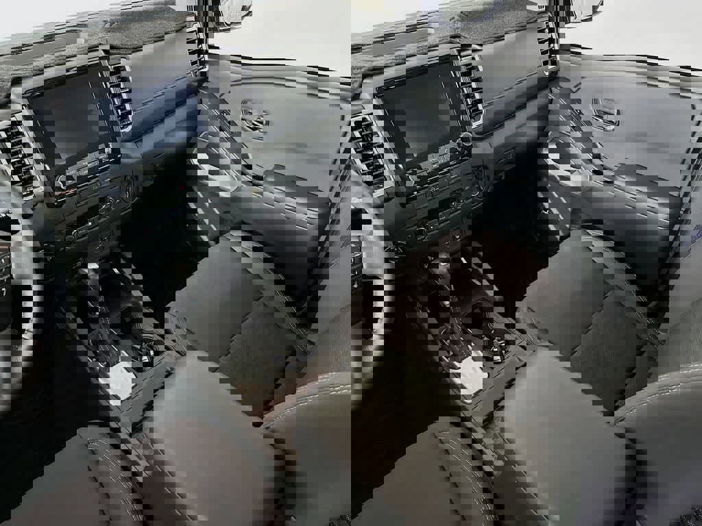 Used 2024 Nissan Frontier SV w/ Technology Package image 13