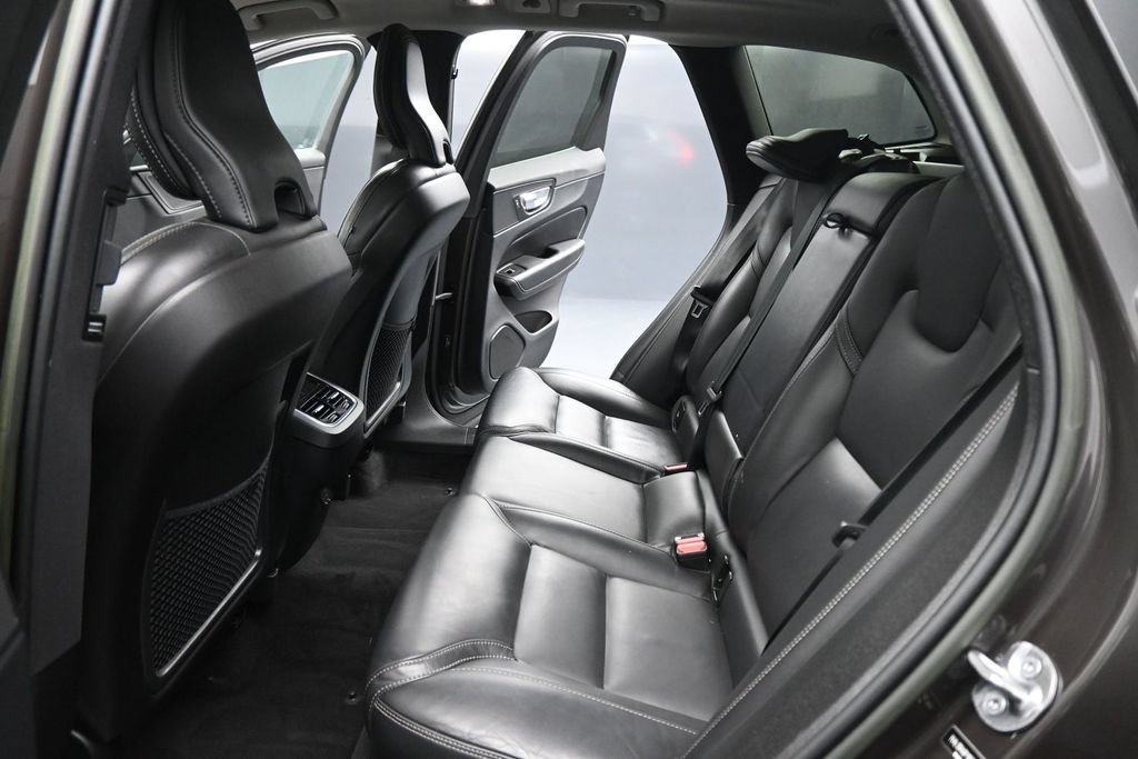 Used 2023 Volvo XC60 B5 Ultimate w/ Climate Package AWD/4WD image 17