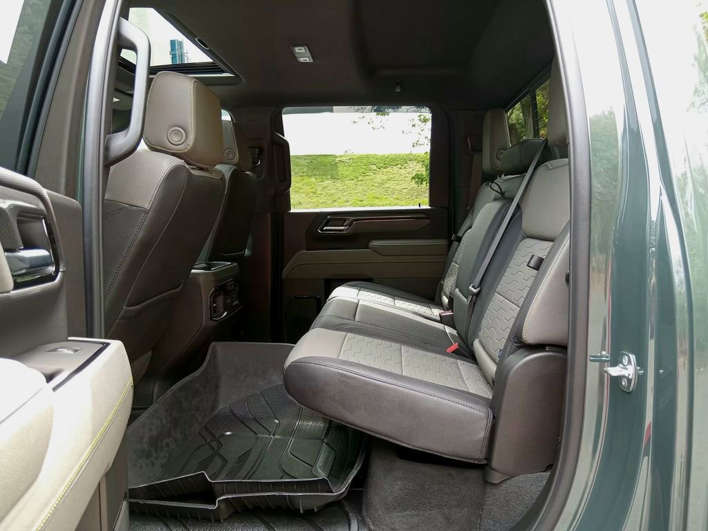 Used 2025 Chevrolet Silverado 2500 ZR2 w/ Technology Package image 13