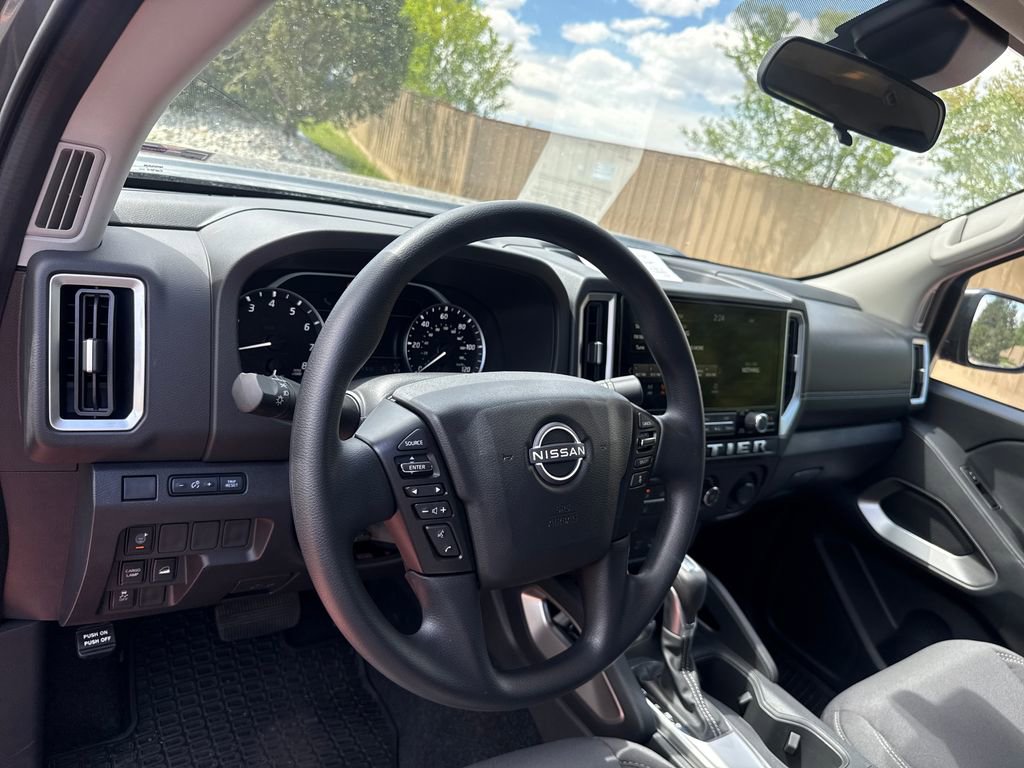 Used 2025 Nissan Frontier SV AWD/4WD image 12