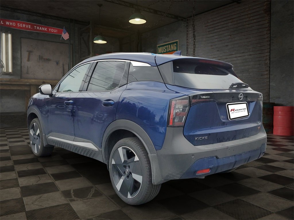 Used 2025 Nissan Kicks SR image 12
