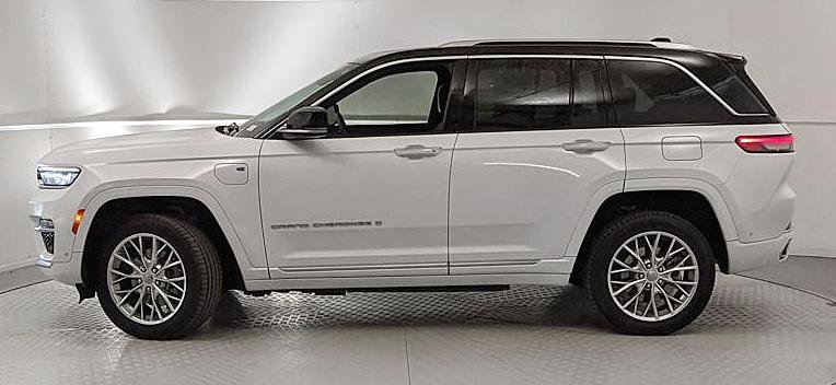 Used 2023 Jeep Grand Cherokee Summit image 5