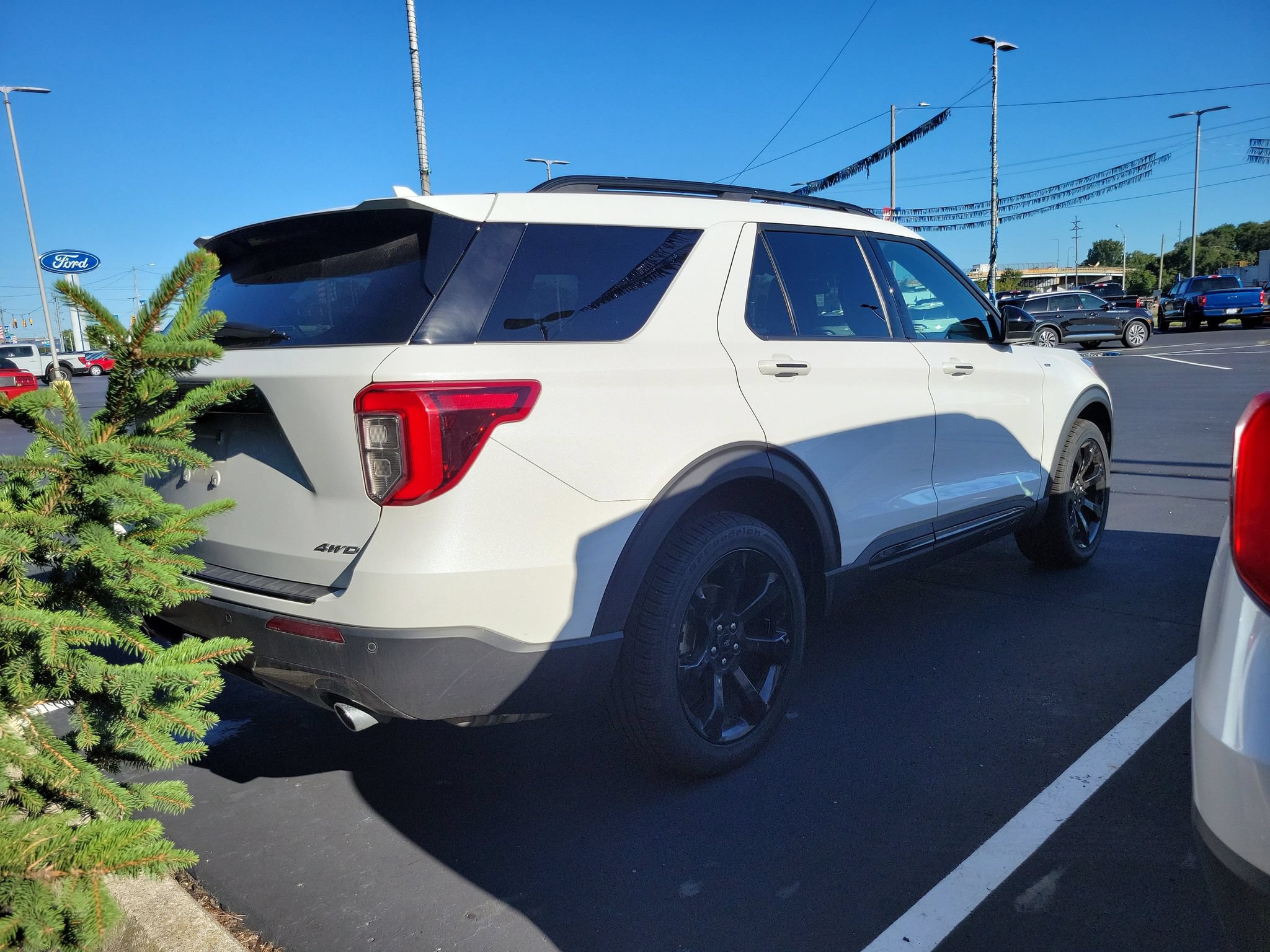 Certified 2023 Ford Explorer ST-Line w/ Class IV Trailer Tow Package AWD/4WD image 3