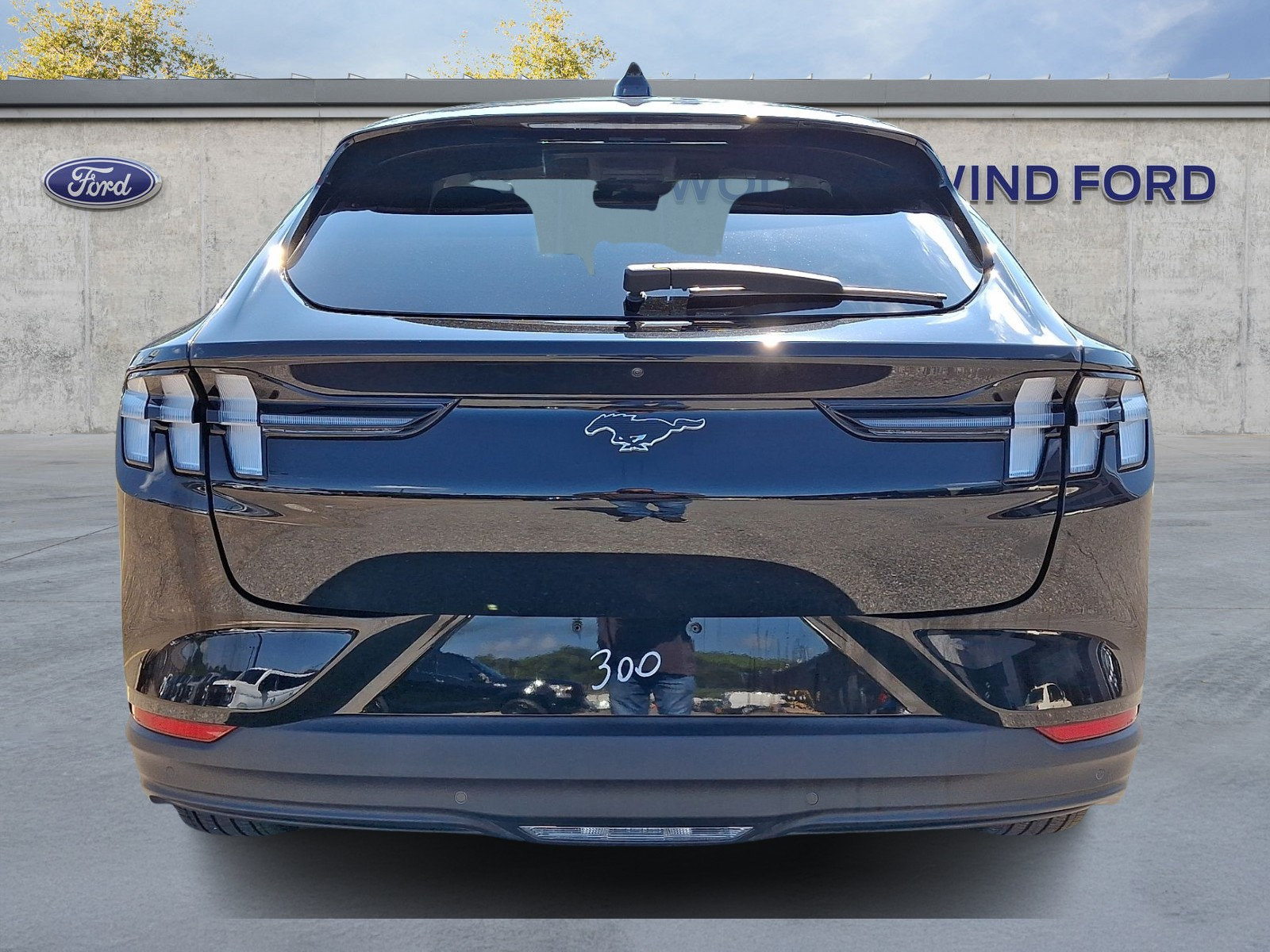 Certified 2025 Ford Mustang Mach-E Premium AWD/4WD image 5