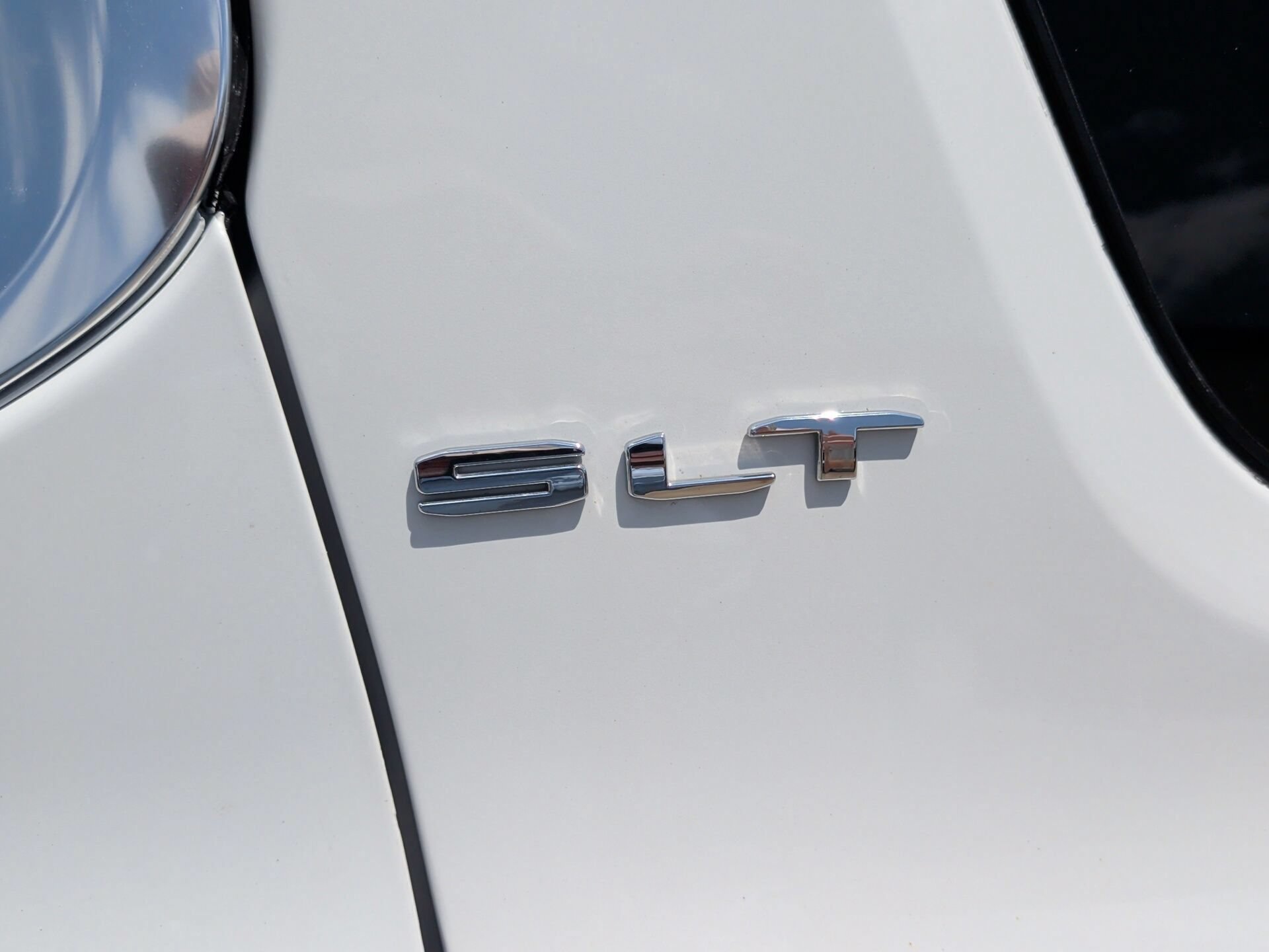 Used 2023 GMC Acadia SLT FWD image 42