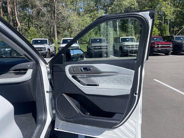 Certified 2025 Ford Explorer Platinum w/ Ultimate Package AWD/4WD image 13