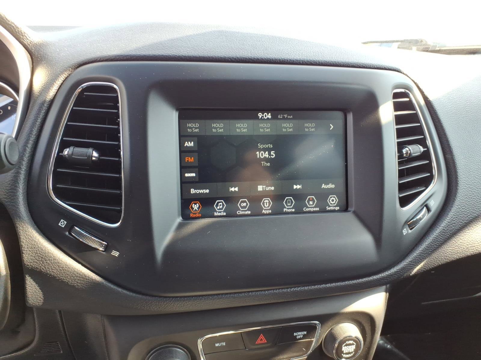 Used 2019 Jeep Compass Latitude FWD image 20