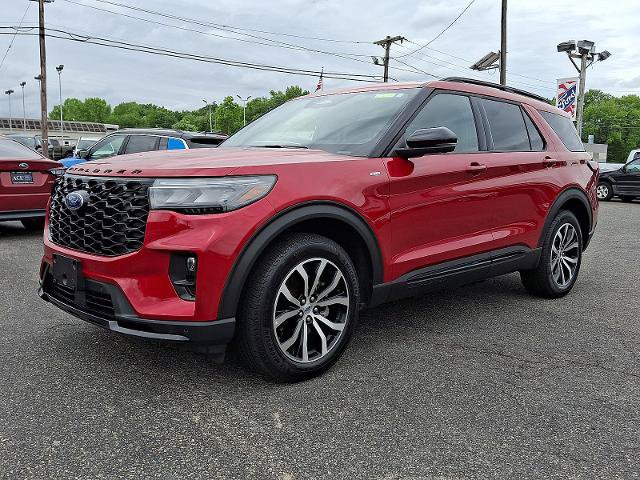 Certified 2025 Ford Explorer ST-Line AWD/4WD image 3
