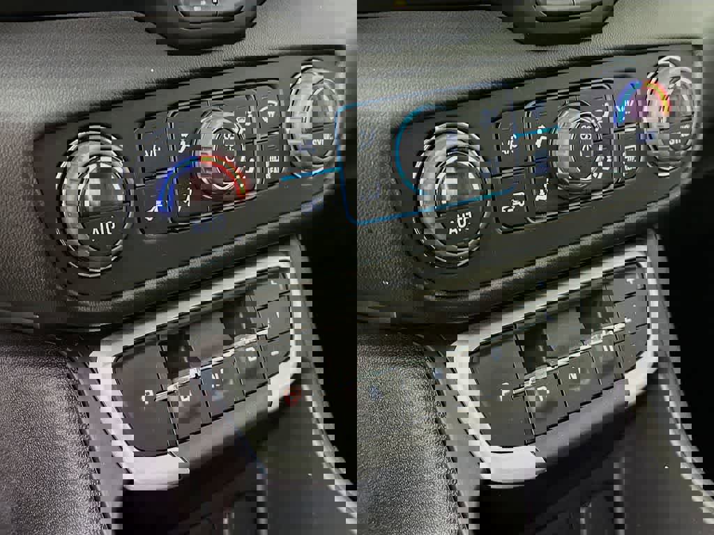 Used 2023 GMC Terrain SLT image 17