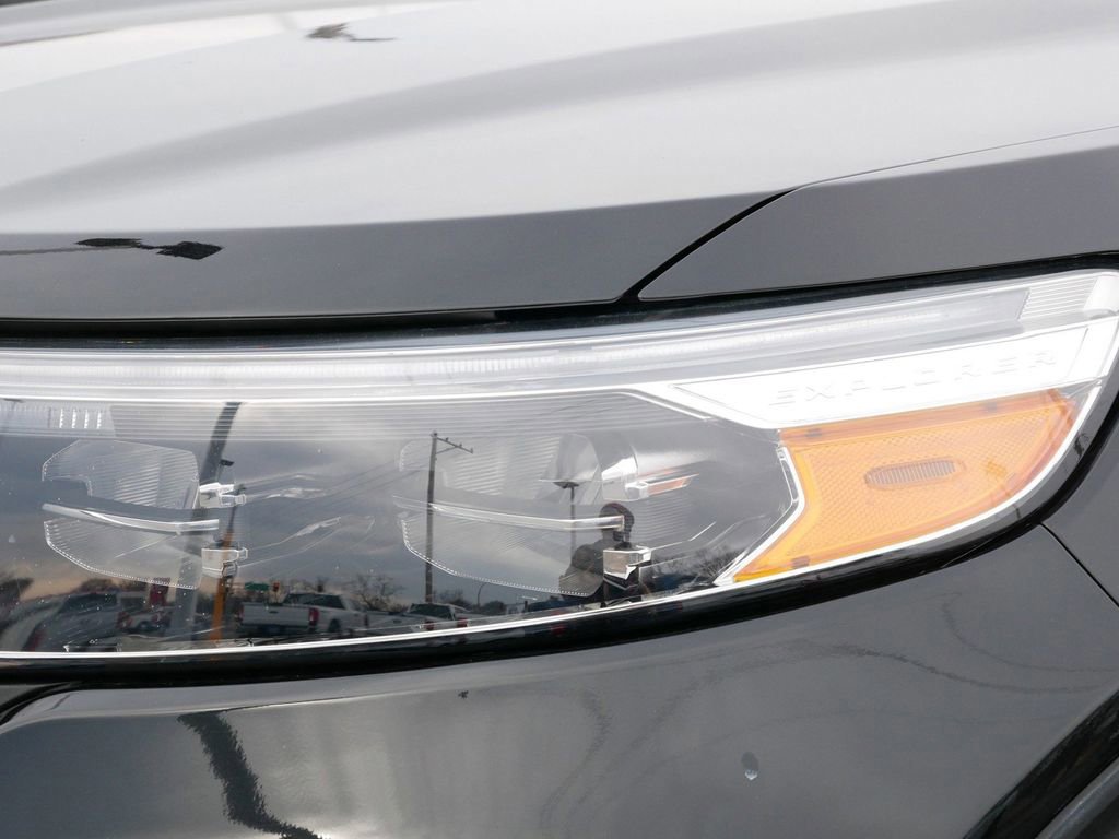 Certified 2022 Ford Explorer XLT w/ Equipment Group 202A image 9