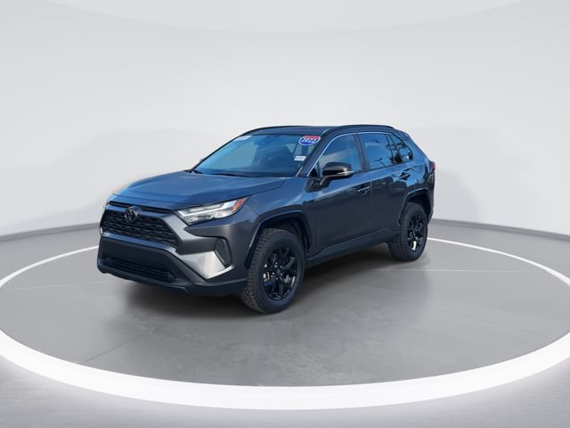 Used 2022 Toyota RAV4 XLE w/ Convenience Package FWD image 3