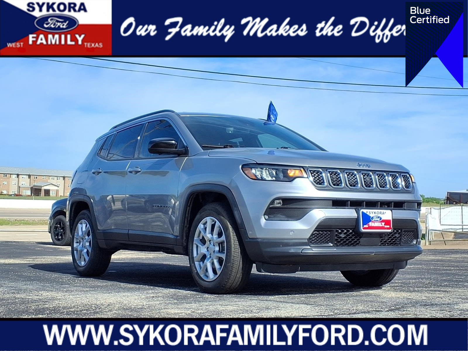 Used 2023 Jeep Compass Latitude image 1