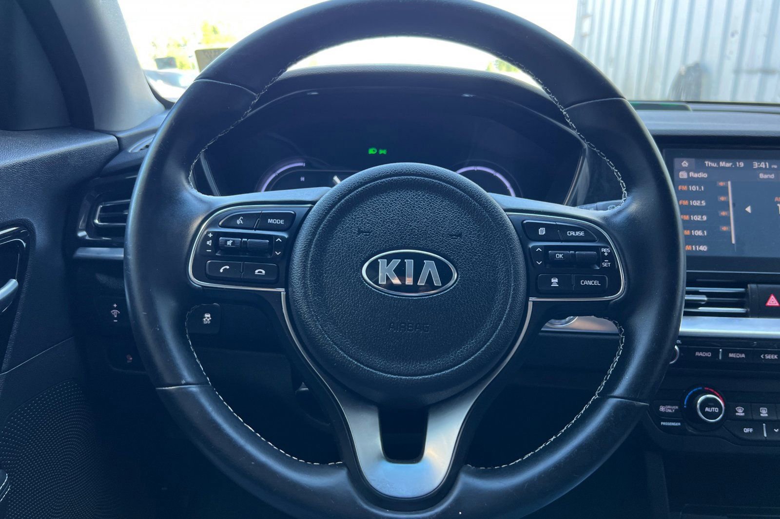 Used 2021 Kia Niro EX image 24