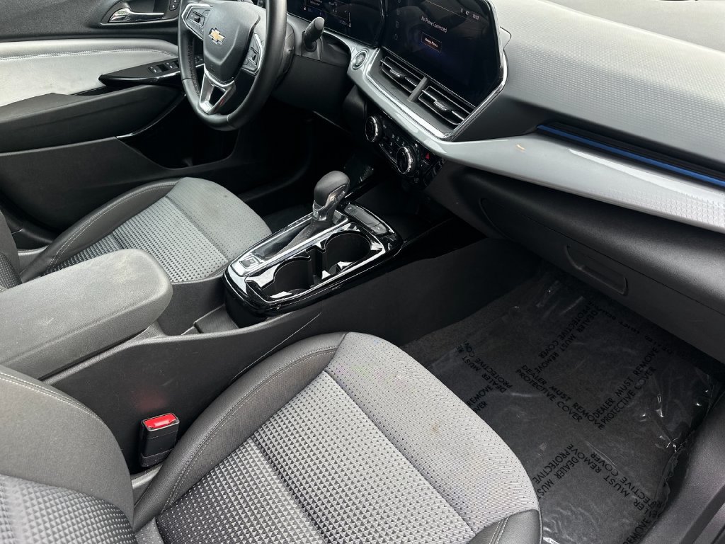 Used 2025 Chevrolet Trax LT w/ LT Convenience Package FWD image 15