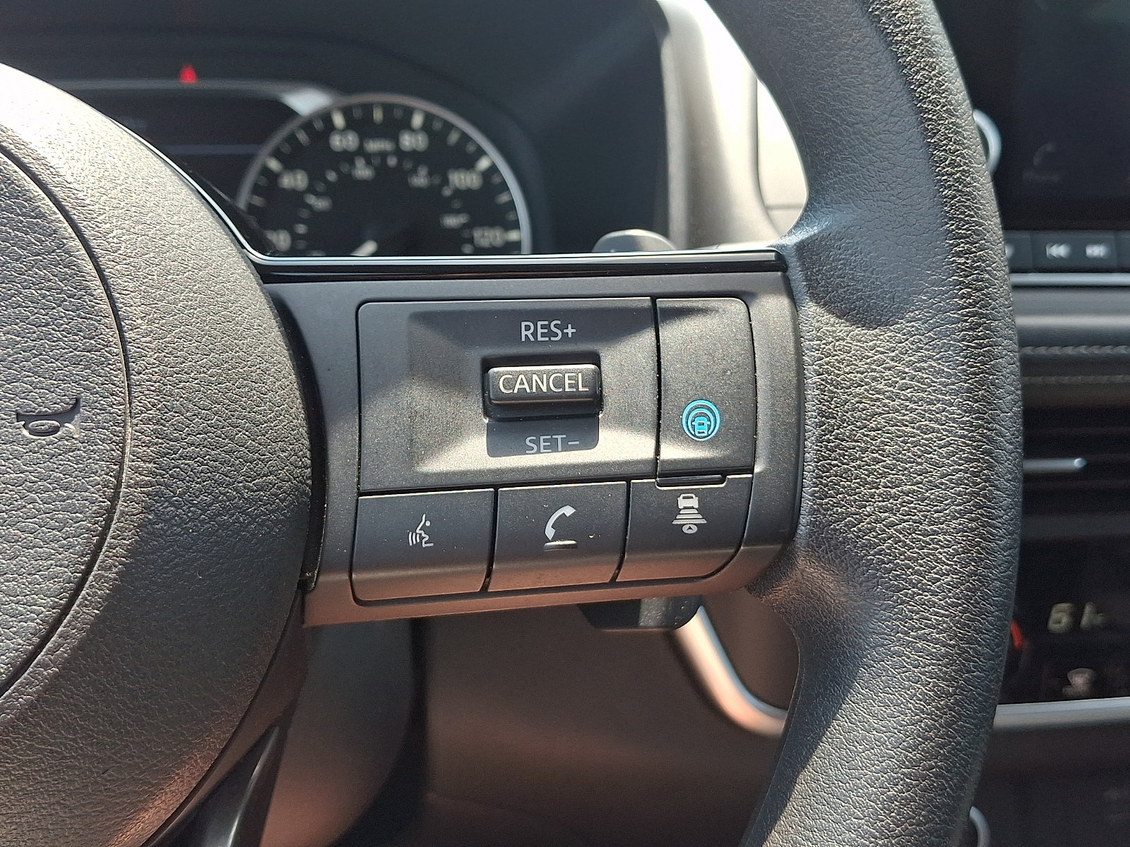 Used 2023 Nissan Rogue SV AWD/4WD image 22