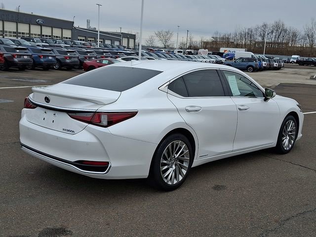 Used 2022 Lexus ES 300h w/ Accessory Package image 4